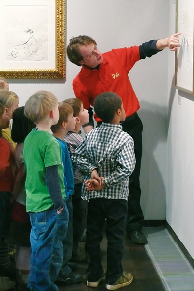 Schulklassen bei Dalí - Die Ausstellung am Potsdamer Platz Schulklassen bei Dalí - Die Ausstellung am Potsdamer Platz